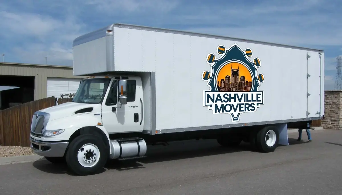 image of a truck with nashville movers logo