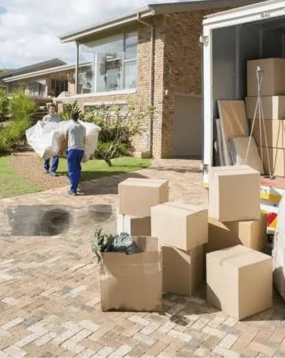 Image of movers offloading